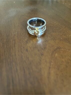 Silver ring size 8 NWT Gold heart